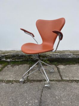 arne jacobsen burostoel 3217