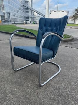 Gispen 412 fauteuil uit 1948 met skai bekleding 